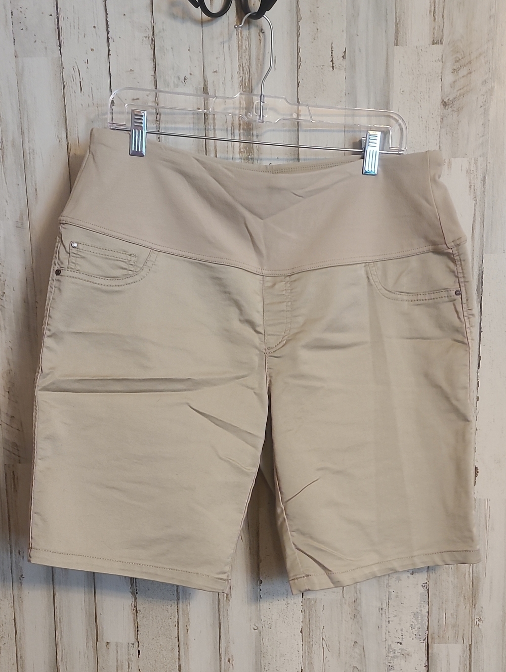 Stretch Bermuda Shorts - Beige